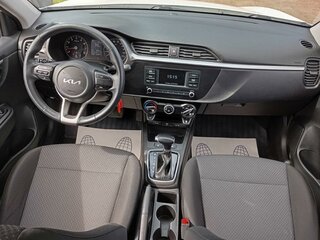 2021 Kia Rio IV Рестайлинг, белый, 1692000 рублей, вид 5