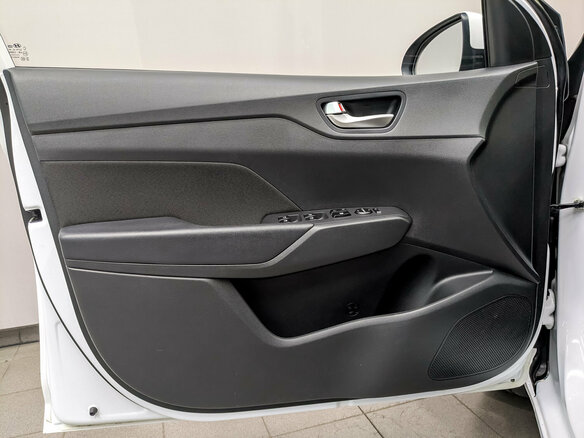 2022 Hyundai Solaris II Рестайлинг, белый, 1460000 рублей - вид 18