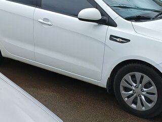2015 Kia Rio III Рестайлинг, белый, 840000 рублей, вид 5