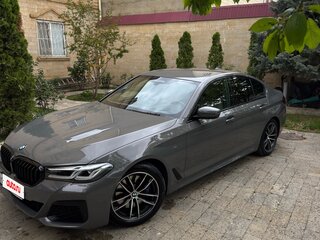 2020 BMW 5 серии 530i xDrive VII (G30/G31/G38) Рестайлинг, серый, 5200000 рублей, вид 5