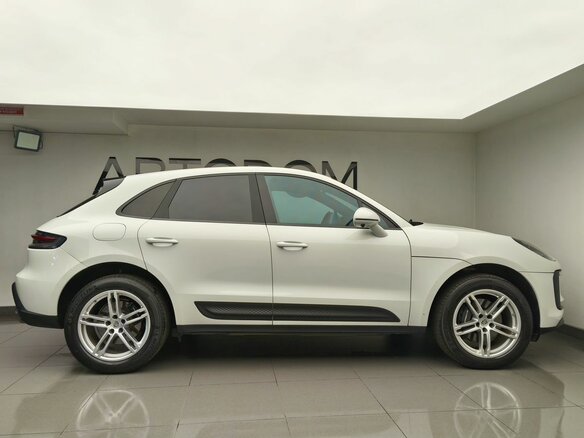 2022 Porsche Macan I Рестайлинг 2, белый, 7097000 рублей - вид 6