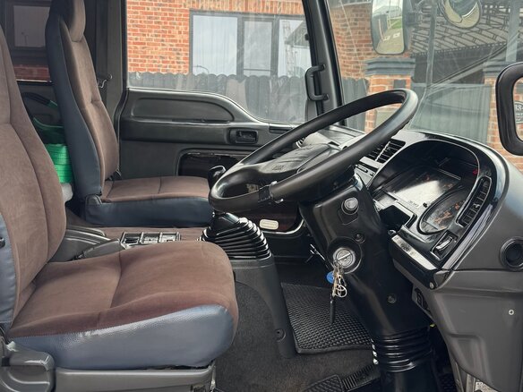 2004 Isuzu Forward (F-Series), белый, 4999999 рублей - вид 12