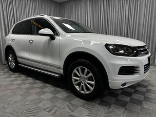 2013 Volkswagen Touareg II, белый, 1950000 рублей, вид 2