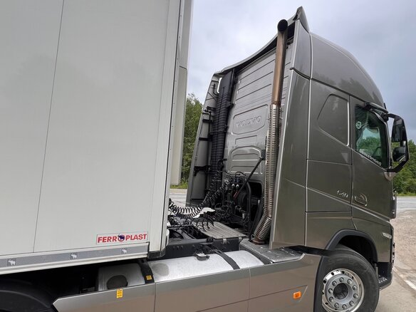 2021 Volvo FH 540, серебристый - вид 5