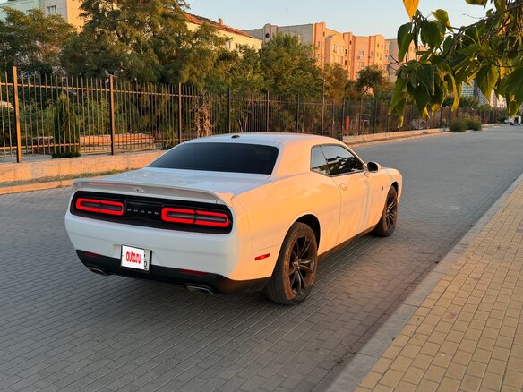 2016 Dodge Challenger III Рестайлинг 2, белый, 2700000 рублей - вид 6