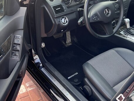 2010 Mercedes-Benz C-Класс 300 III (W204), чёрный, 2000000 рублей, вид 4