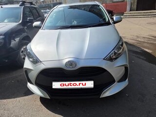 2021 Toyota Yaris IV, серебристый, 1200000 рублей, вид 1