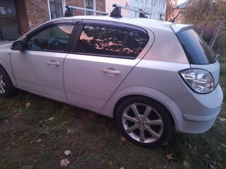 2006 Opel Astra H Рестайлинг, серебристый, 300000 рублей, вид 3