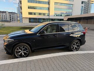2020 BMW X5 45e IV (G05/G18), чёрный, 8500000 рублей, вид 4
