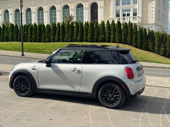 2020 Mini Hatch Cooper III (F55/F56) Рестайлинг, серый, 1425000 рублей - вид 1