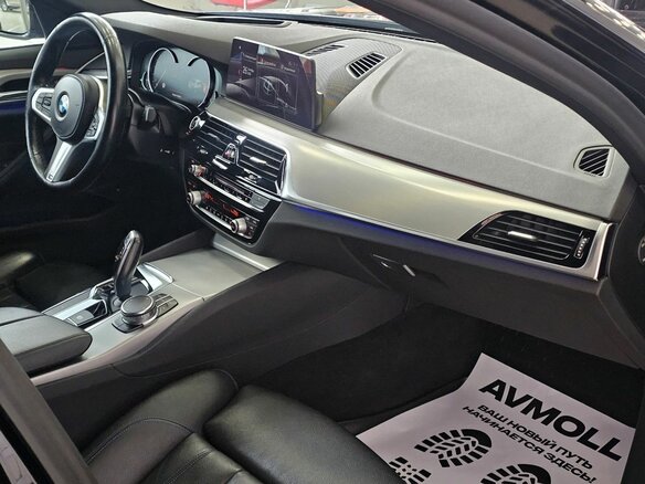 2018 BMW 5 серии 520d xDrive VII (G30/G31/G38), чёрный, 3589000 рублей - вид 17