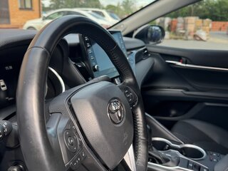 2022 Toyota Camry VIII (XV70) Рестайлинг, белый, 3625000 рублей, вид 5