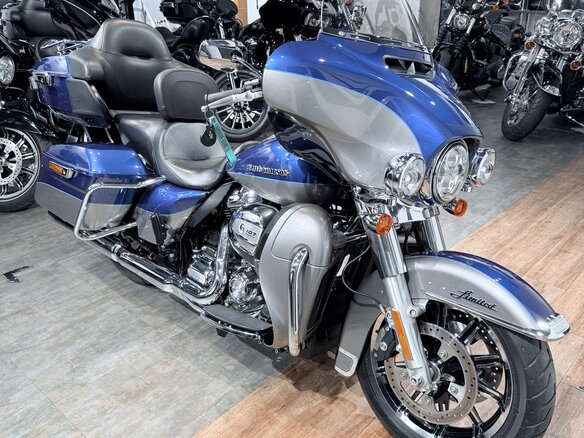 2017 Harley-Davidson Electra Glide, серебристый, 1799000 рублей