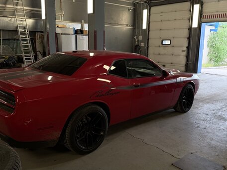 2016 Dodge Challenger III Рестайлинг 2, красный, 5500000 рублей, вид 5