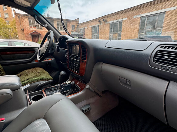 1998 Lexus LX 470 II, серый, 2200000 рублей - вид 17