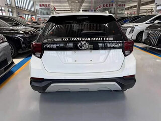 2022 Toyota Yaris L XP150 Рестайлинг, белый, 990000 рублей, вид 3