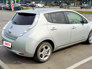 2011 Nissan Leaf I (ZE0/AZE0), серебристый, 785000 рублей, вид 4