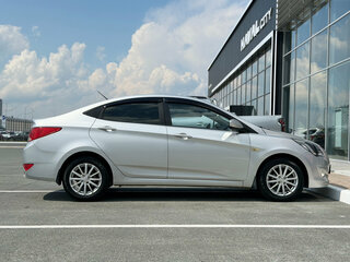 2014 Hyundai Solaris I Рестайлинг, серебристый, 900000 рублей, вид 5