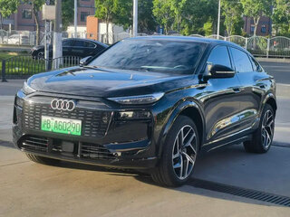 2025 Audi Q6 Sportback e-tron, чёрный, 7800000 рублей, вид 1
