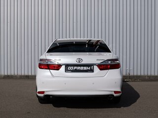 2015 Toyota Camry VII (XV50) Рестайлинг, белый, 2199000 рублей, вид 4