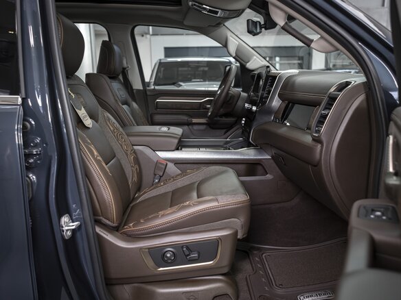 2026 Ram 1500 Crew Cab V Рестайлинг, синий, 9590000 рублей - вид 23