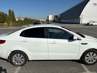 2012 Kia Rio 4-speed III, белый, 700000 рублей, вид 2
