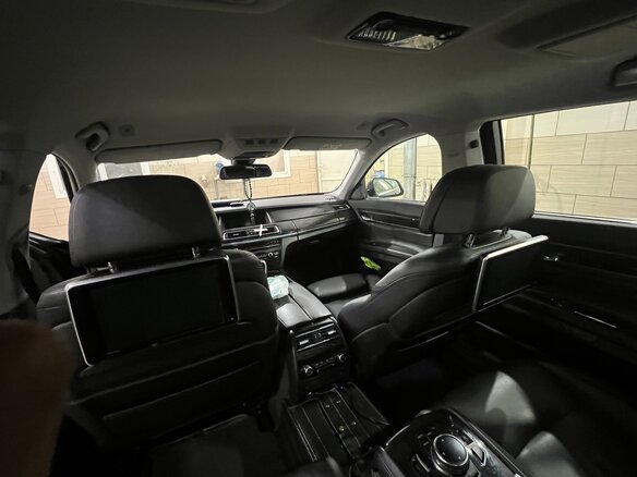 2013 BMW 7 серии Long 740Li xDrive V (F01/F02/F04) Рестайлинг, чёрный, 2500000 рублей - вид 24