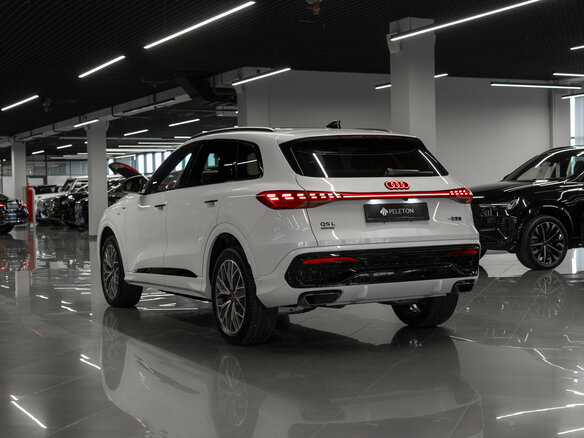 2026 Audi Q5 L III (GU), белый, 6600000 рублей - вид 3