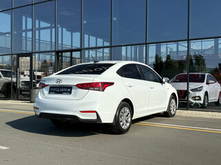 2017 Hyundai Solaris II, белый, 830000 рублей, вид 4
