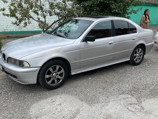 2001 BMW 5 серии 525i IV (E39) Рестайлинг, серебристый, 550000 рублей, вид 4