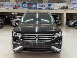 2023 Volkswagen Tiguan II Рестайлинг, чёрный, 2500000 рублей, вид 2