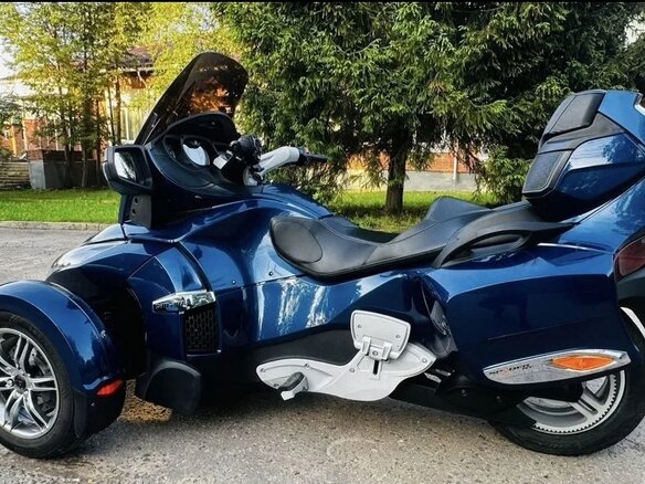 2010 BRP Can-Am Spyder, синий, 1000000 рублей