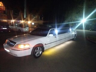 2005 Lincoln Town Car III Рестайлинг, белый, 450000 рублей, вид 1