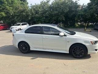 2010 Mitsubishi Lancer X, белый, 500000 рублей, вид 3