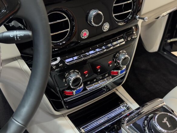 2023 Rolls-Royce Phantom Extended VIII Рестайлинг (Series II), чёрный, 47800000 рублей - вид 18