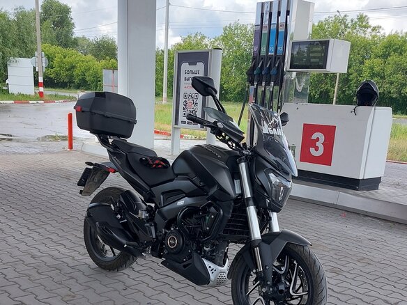 2025 Bajaj Dominar 400, чёрный, 420000 рублей - вид 2