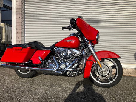 2011 Harley-Davidson Street Glide, красный, 780000 рублей, вид 2