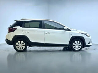 2022 Toyota Yaris IV, зелёный, 1200000 рублей, вид 3