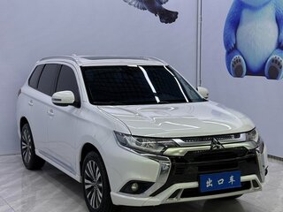 2022 Mitsubishi Outlander III Рестайлинг 3, белый, 1800000 рублей, вид 3