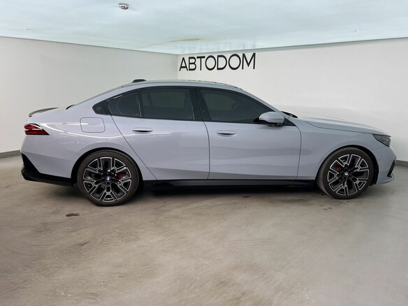 2025 BMW 5 серии 530i xDrive VIII (G60/G61/G68), серый - вид 7