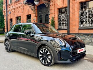 2021 Mini Hatch Cooper S III (F55/F56) Рестайлинг 2, чёрный, 3365000 рублей, вид 5