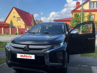 2019 Mitsubishi L200 V Рестайлинг, чёрный, 1950000 рублей, вид 2