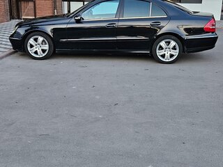 2004 Mercedes-Benz E-Класс 320 III (W211, S211), чёрный, 750000 рублей, вид 5