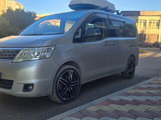 2008 Nissan Serena III (C25), серебристый, 1040000 рублей, вид 4
