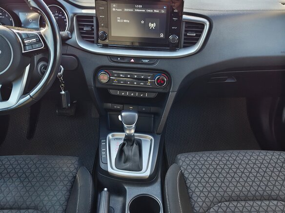 2020 Kia Ceed III, серый, 1950000 рублей - вид 6