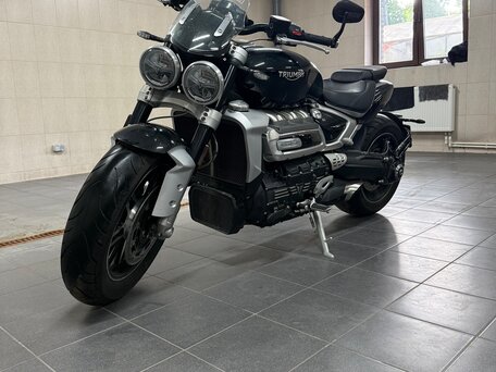 2022 Triumph Rocket 3, чёрный, 2000000 рублей, вид 2