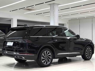 2026 Lincoln Aviator II Рестайлинг, чёрный, 10490023 рублей, вид 4