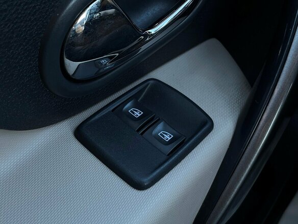 2015 Renault Logan II, белый, 776700 рублей - вид 20