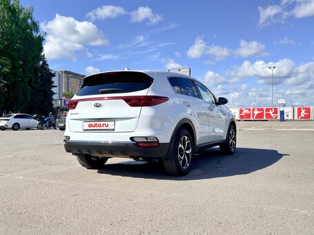 2021 Kia Sportage IV Рестайлинг, белый, 2240000 рублей, вид 5