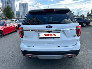 2016 Ford Explorer V Рестайлинг, белый, 2300000 рублей, вид 5